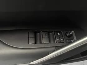 Toyota Corolla-cross thumbnail 32