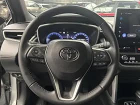 Toyota Corolla-cross thumbnail 6