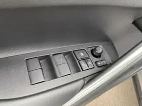 Toyota Corolla-cross thumbnail 20