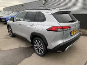 Toyota Corolla-cross thumbnail 5