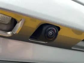 Toyota Corolla-cross thumbnail 9