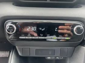 Toyota Yaris thumbnail 12