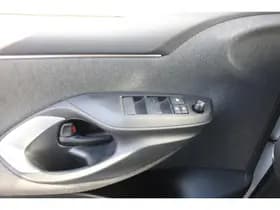 Toyota Yaris thumbnail 14