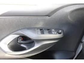 Toyota Yaris thumbnail 42