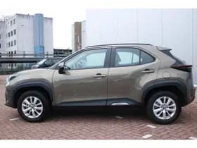 Toyota Yaris-cross thumbnail 3