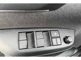 Toyota Yaris thumbnail 17