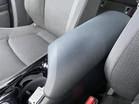 Toyota C-hr thumbnail 100