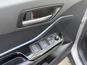 Toyota C-hr thumbnail 9