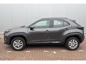 Toyota Yaris-cross thumbnail 3