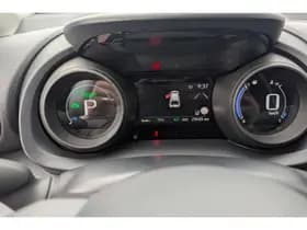 Toyota Yaris-cross thumbnail 5