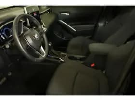 Toyota Corolla-cross thumbnail 2