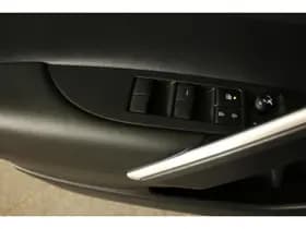 Toyota Corolla-cross thumbnail 15