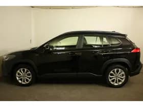Toyota Corolla-cross thumbnail 3