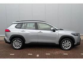 Toyota Corolla-cross thumbnail 8