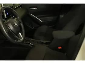 Toyota Corolla-cross thumbnail 2