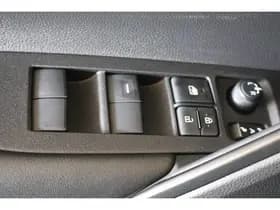 Toyota Corolla-cross thumbnail 51