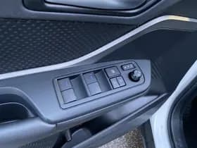 Toyota C-hr thumbnail 16