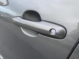 Toyota Yaris thumbnail 15