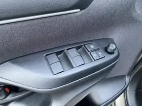 Toyota Yaris thumbnail 90