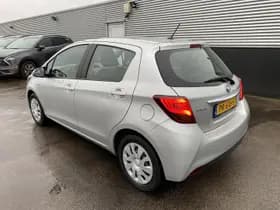 Toyota Yaris thumbnail 5