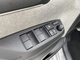 Toyota Yaris thumbnail 77