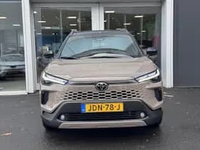 Toyota Corolla-cross thumbnail 3