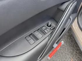 Toyota Corolla-cross thumbnail 21