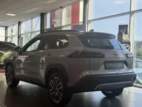 Toyota Corolla-cross thumbnail 4