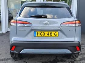 Toyota Corolla-cross thumbnail 5