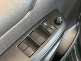 Toyota Yaris thumbnail 12