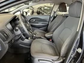 Kia Rio thumbnail 3