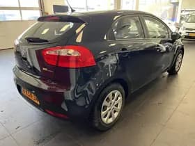 Kia Rio thumbnail 50