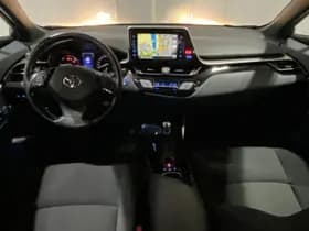 Toyota C-hr thumbnail 2