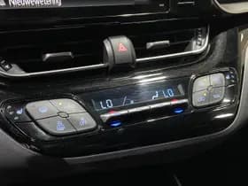 Toyota C-hr thumbnail 4