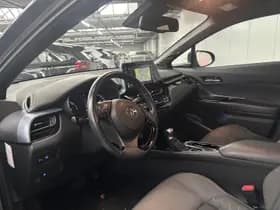 Toyota C-hr thumbnail 2
