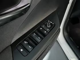 Toyota C-hr thumbnail 3