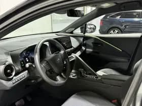 Toyota C-hr thumbnail 5