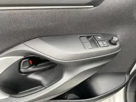 Toyota Yaris thumbnail 13