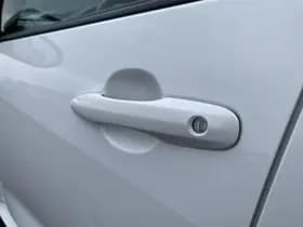 Toyota Yaris thumbnail 15