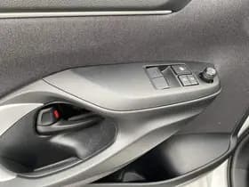 Toyota Yaris thumbnail 64