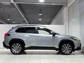 Toyota Corolla-cross thumbnail 5