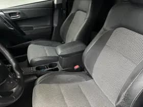 Toyota Auris thumbnail 3