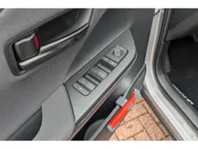 Toyota C-hr thumbnail 16