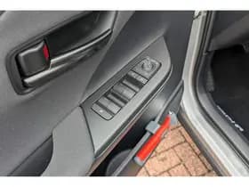 Toyota C-hr thumbnail 48