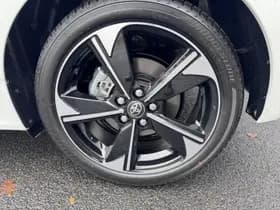 Toyota Yaris thumbnail 8