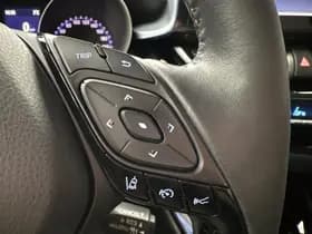 Toyota C-hr thumbnail 6