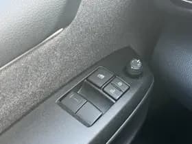 Toyota Yaris thumbnail 40