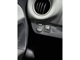 Toyota Yaris thumbnail 26