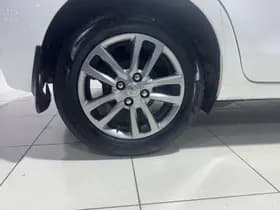 Toyota Yaris thumbnail 6