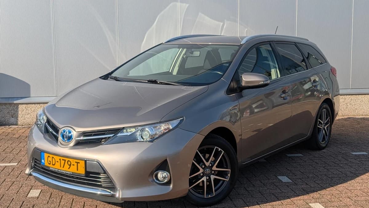 Toyota Auris — foto 1